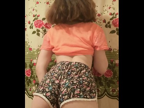 ❤️ Szexi fiatal csaj vetkőzteti le a rövidnadrágját a kamera előtt. ❌ Szex videó at hu.sexera.ru